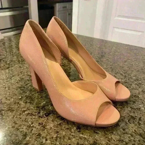Naturalizer Nude 4 inch High Heel Excellent Like New Condition - Picture 2 of 10